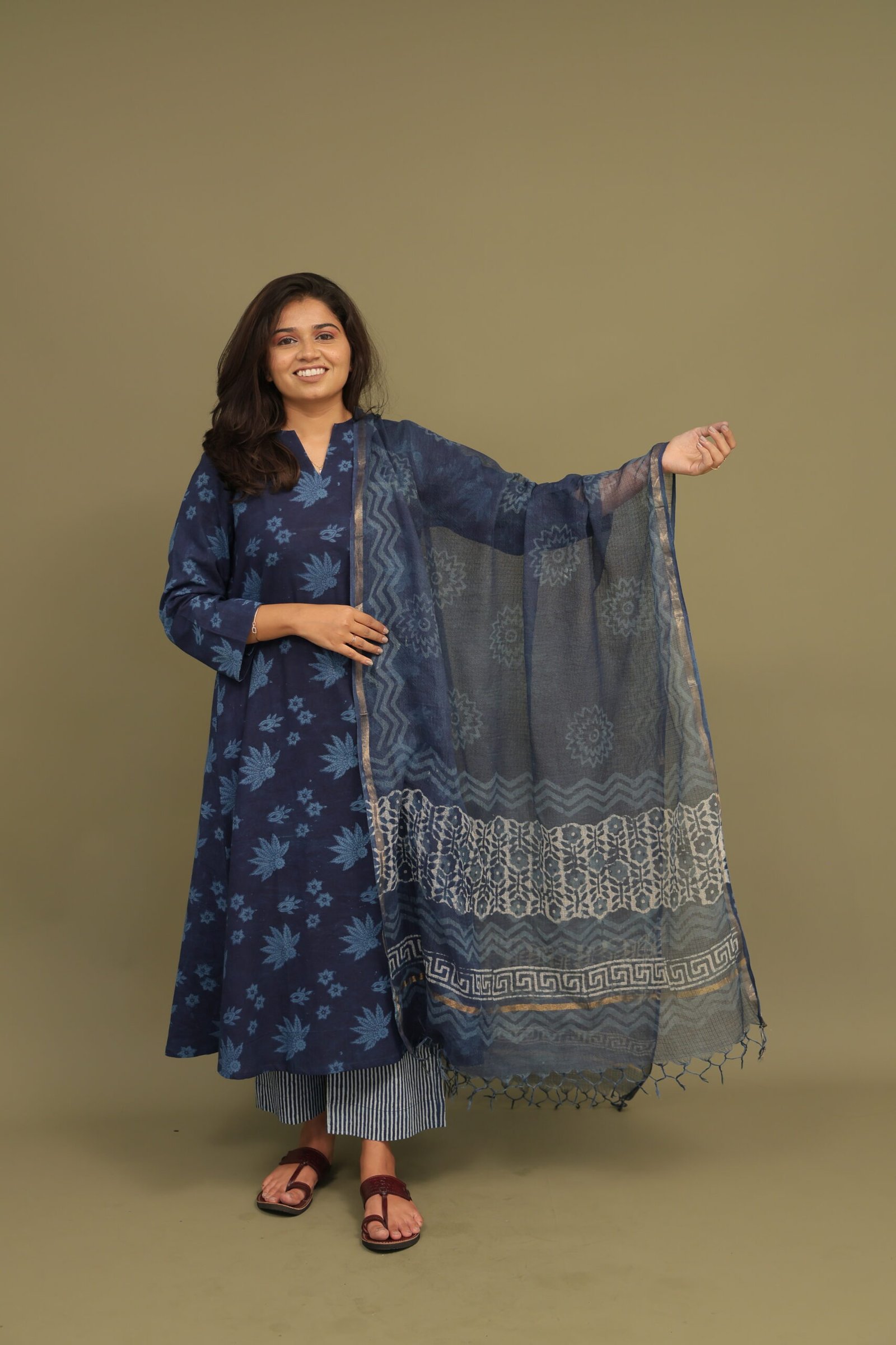 Indigo Dabu Handblock With Zari Border Kota Doria Dupatta - Image 4