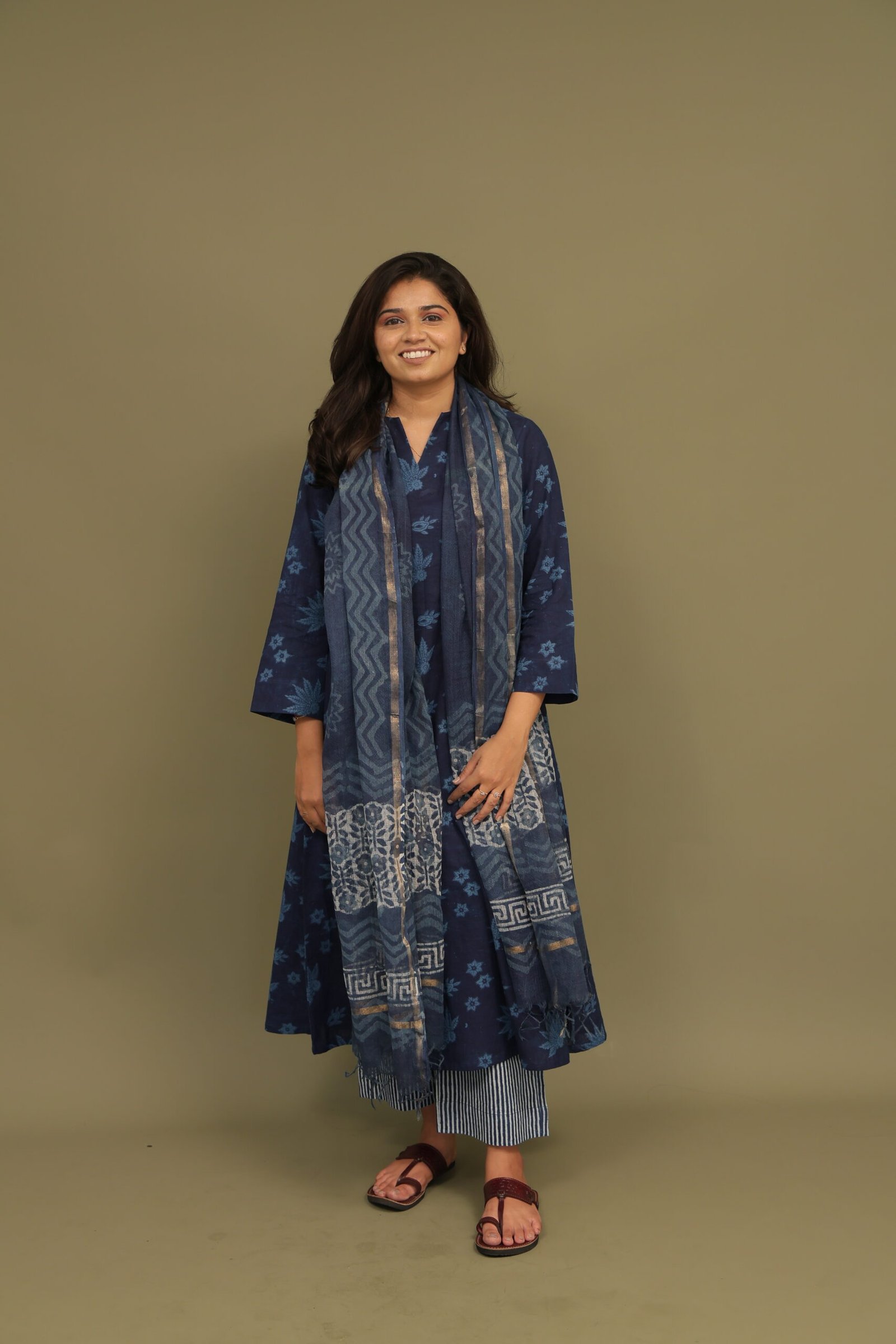 Indigo Dabu Handblock With Zari Border Kota Doria Dupatta - Image 7