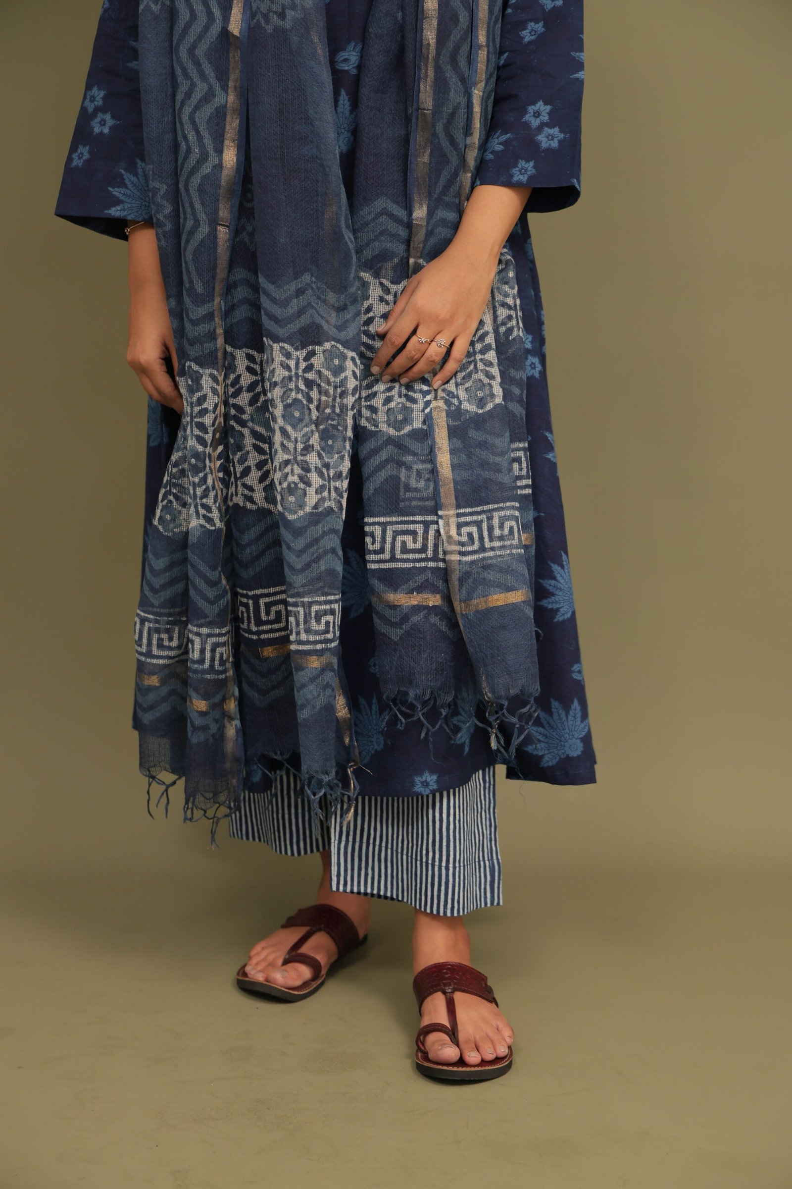 Indigo Dabu Handblock With Zari Border Kota Doria Dupatta - Image 9